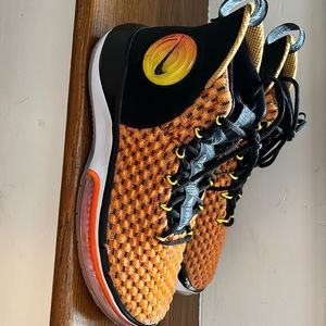 Mens Nike LOB basketball shoes